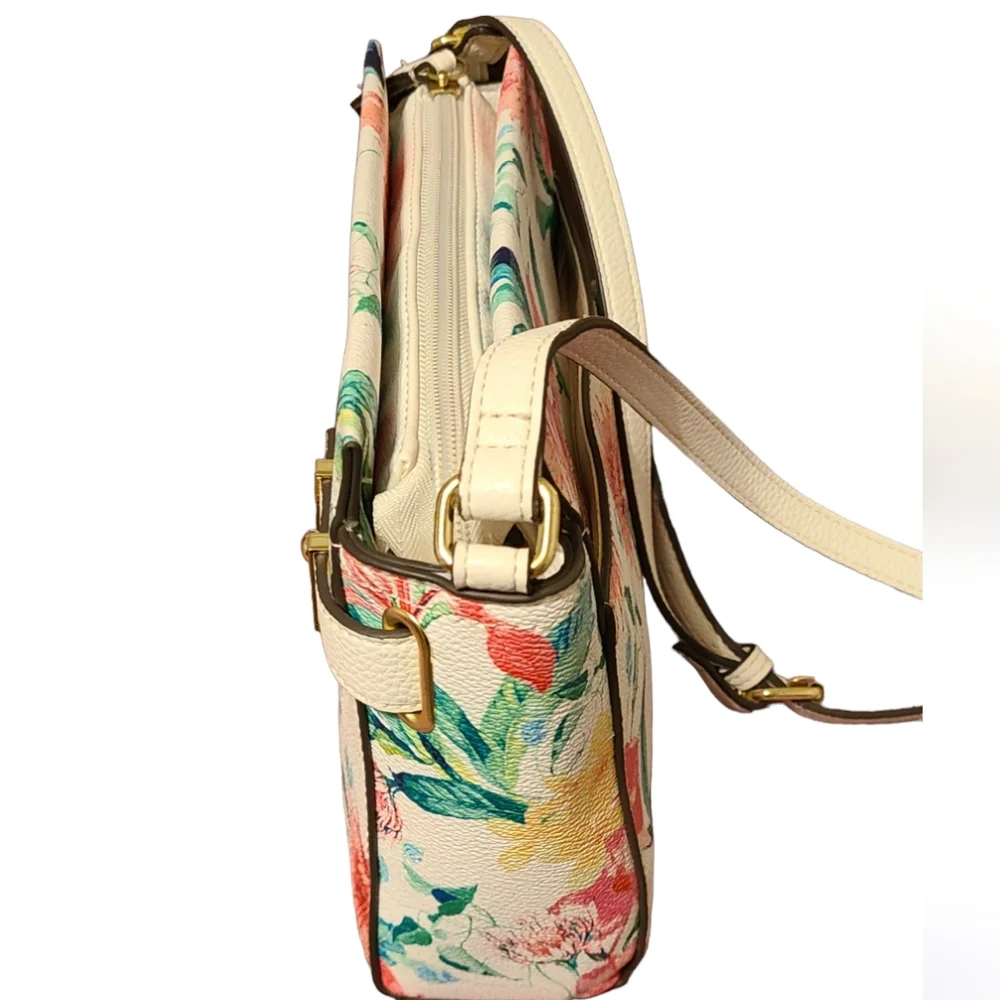 Liz Claiborne Crossbody - Picture 15 of 16